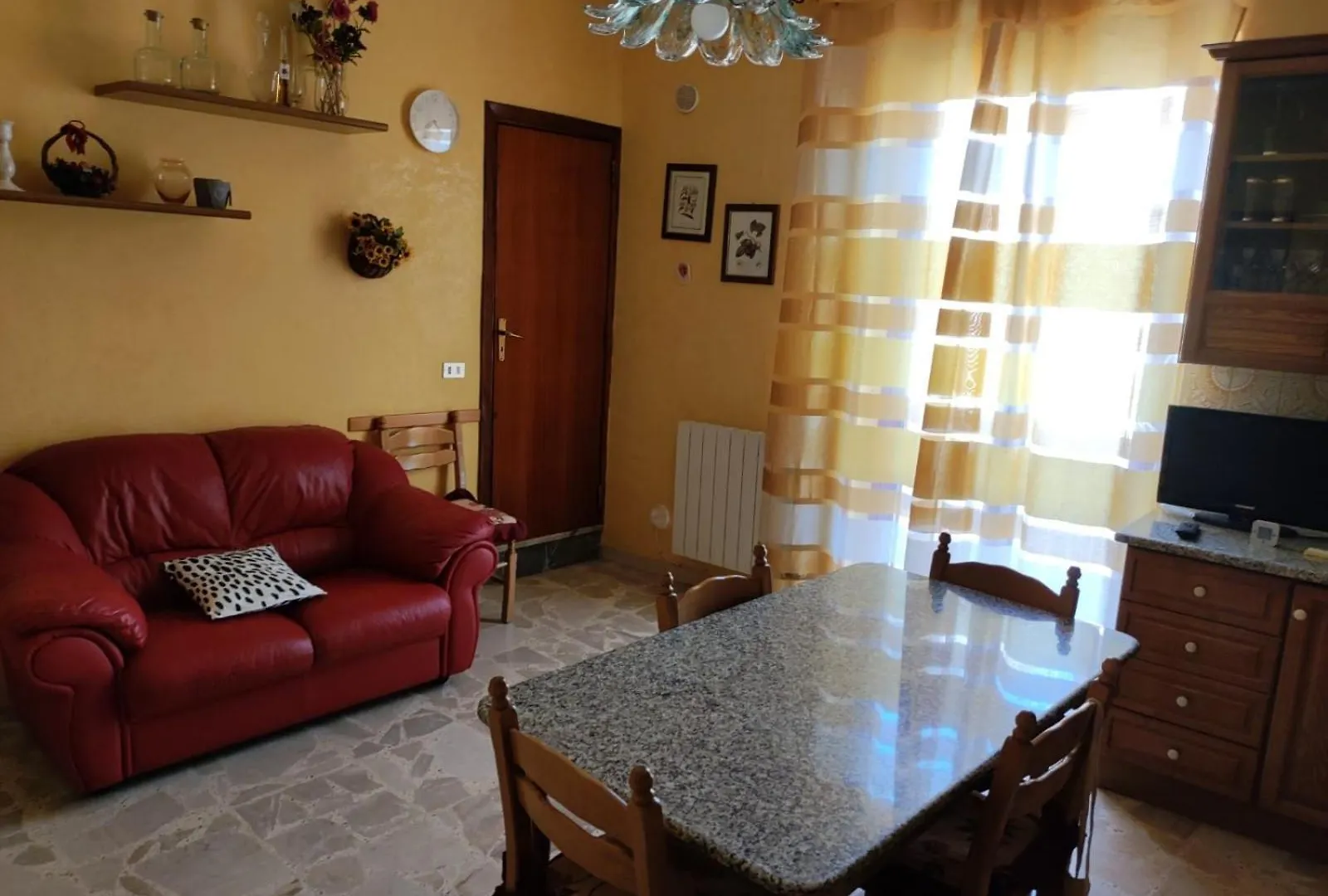 La Maison مونتاليغرو بيت ضيافة